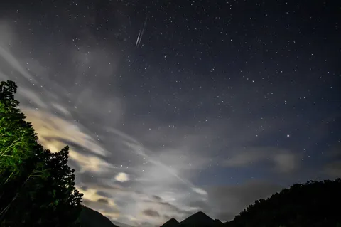 星空と流星の夜風