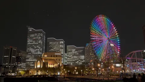 夜景に浮かぶ虹色の夢