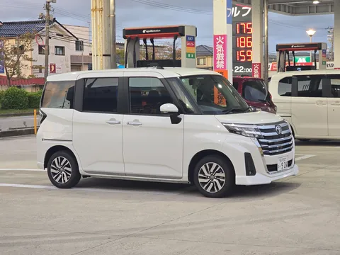白いミニバンの午後
