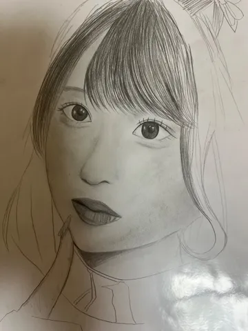 指先が語る、透明感の肖像