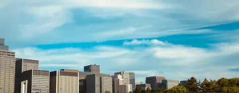 都会の空、雲のカーテン