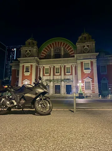 夜の殿堂、バイクが主役を奪いに来た？