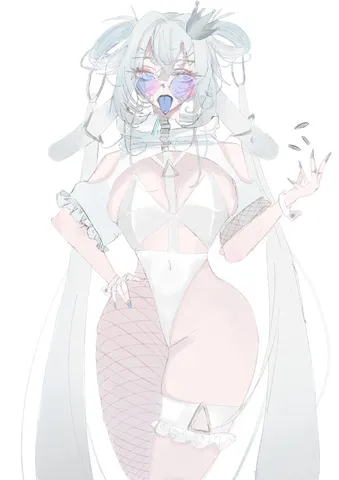 透明感あふれるサイバーポップな装い