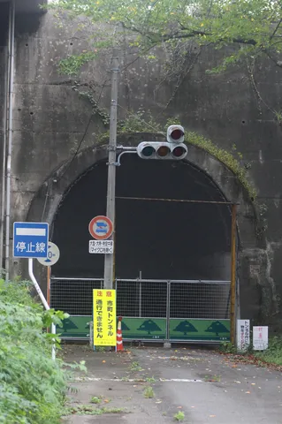 闇の向こうへ続く入口