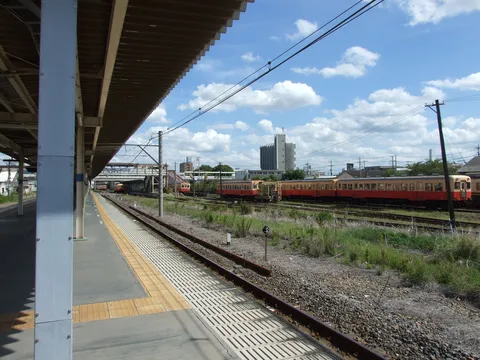 プラットフォームの向こう、古き良き車両