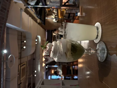 夜カフェの贅沢パフェ
