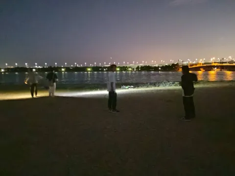 夜景と水辺の散歩