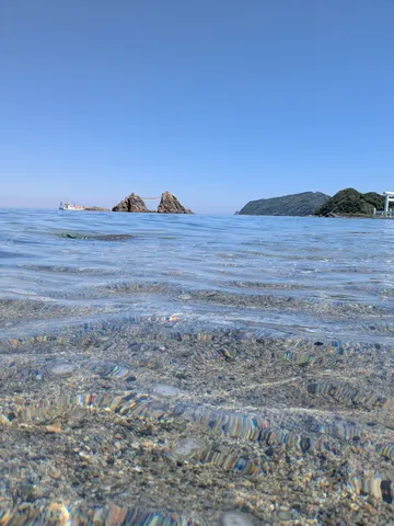 静寂の海、岩と空のコントラスト
