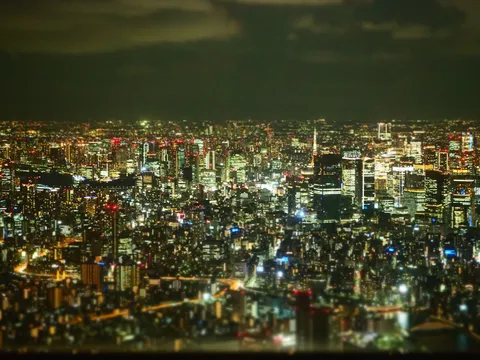夜景に溶け込む光の粒