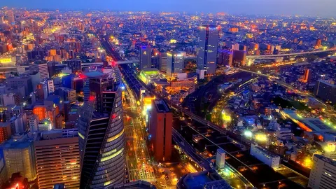 煌めく夜景、未来への螺旋