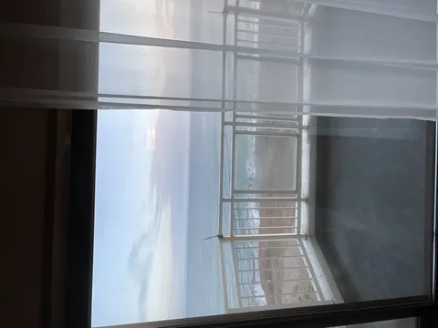 バルコニーから望む穏やかな海
