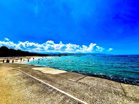 エメラルドの海と夏雲