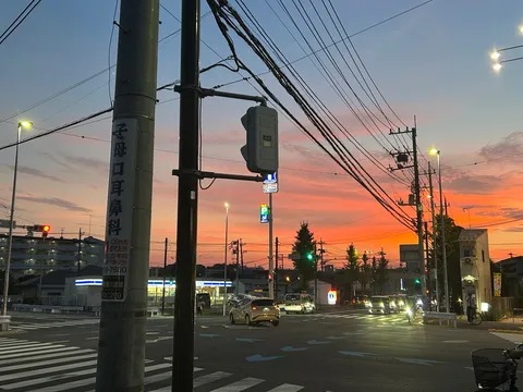 茜色に染まる街の夕景