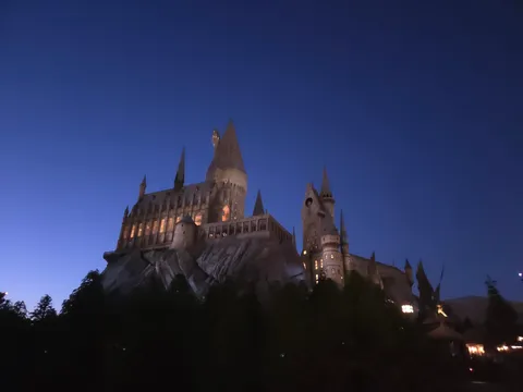夜空に浮かぶ魔法の城