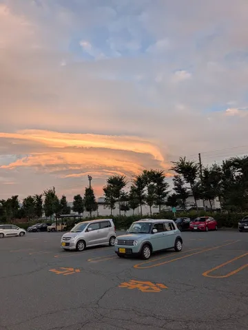夕焼け空と停車場の静寂