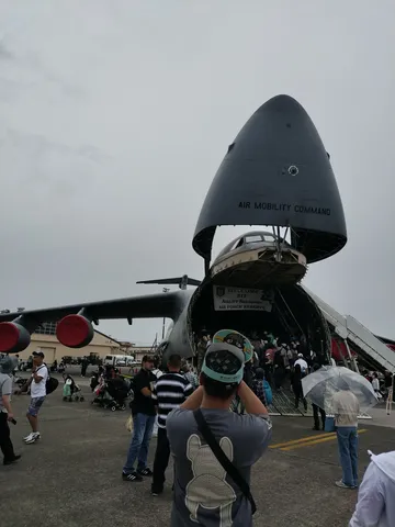 空飛ぶ巨大な口？!