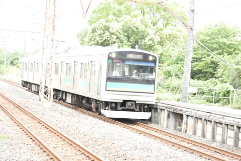 夏風を乗せて走る列車の旅