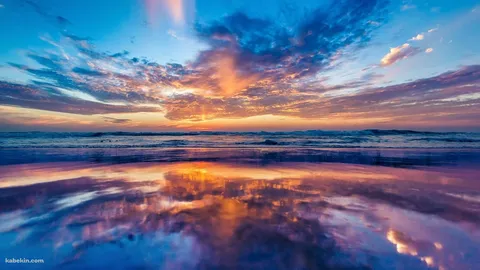 空と海が溶け合う、幻想的な夕景