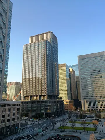 都会の静かな午後