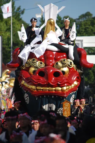 迫力満点の獅子舞、伝統の響き