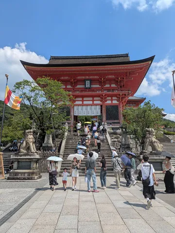 晴れやか！赤と緑のコントラスト