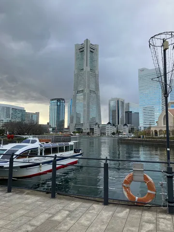 都会のオアシス、水辺の風景