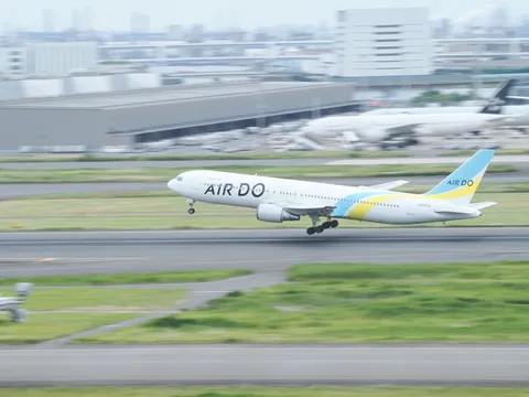 離陸の瞬間、空へ駆ける