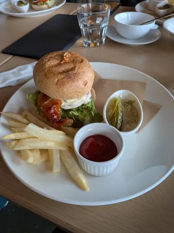 静かな時間のランチ