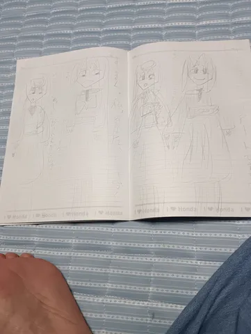 ノートに描かれた少女たちの微笑み
