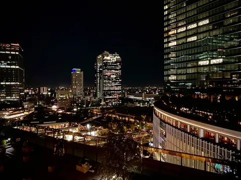 煌めく夜景に佇む大人の時間