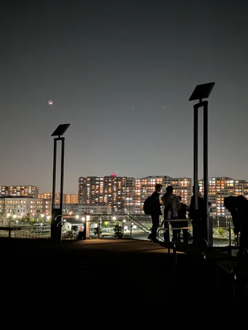 夜風と都市の出会い