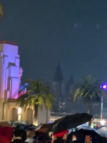 雨夜の幻想的な景色