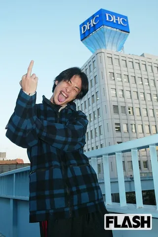 DHCビルをバックに雄叫び