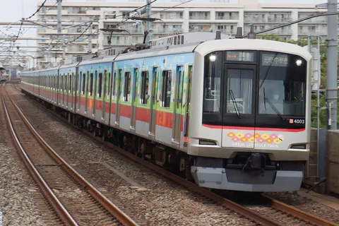 色とりどりの通勤電車