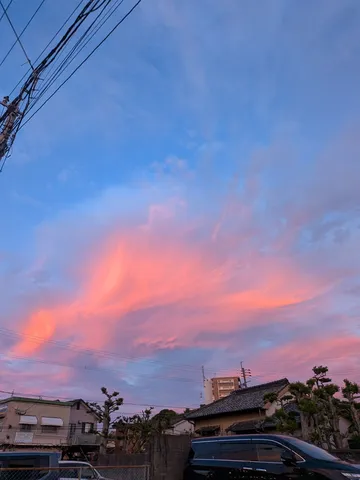 夕焼け空に染まる街並み