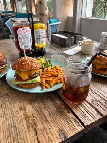 週末のご褒美、満足バーガー