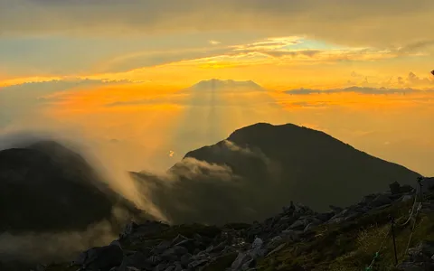 光芒が織りなす雲海の絶景
