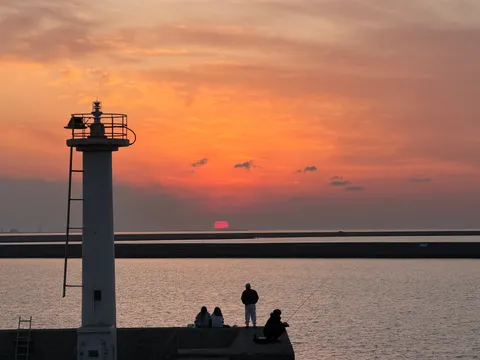 灯台が主役の夕暮れ