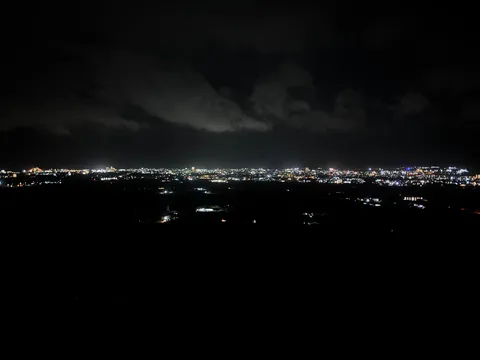 闇夜に灯る希望の街