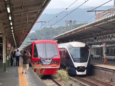 異なる個性の二列車
