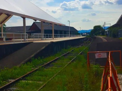 静寂の駅、線路は続くよどこまでも