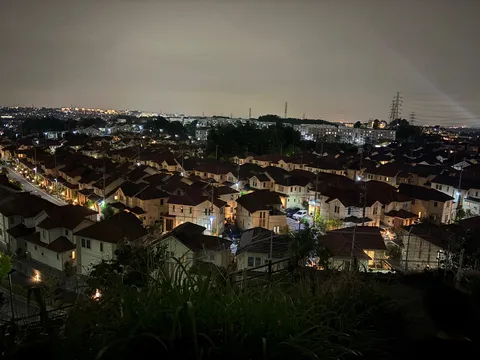 夜景に灯る、住まいの光