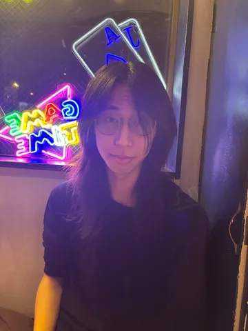 ネオンと遊ぶ、デジタルな時間