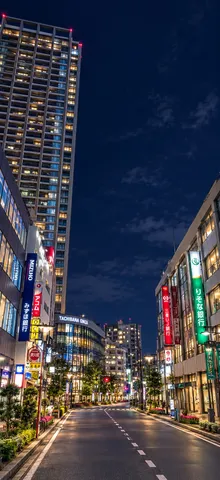 夜の銀座路地の灯り