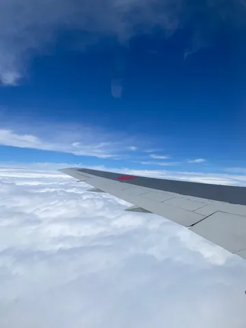 雲海の上、翼の先。