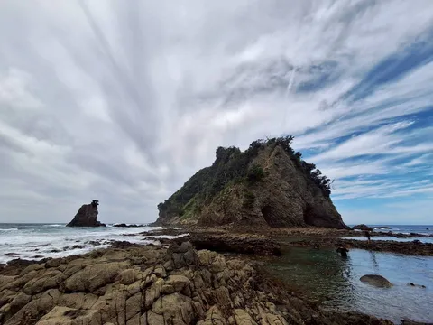荒々しい自然と静寂の海