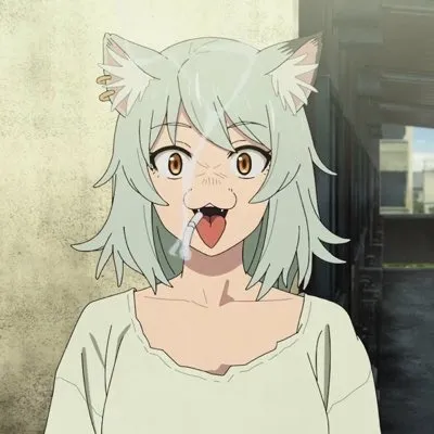 猫耳女子、一服中