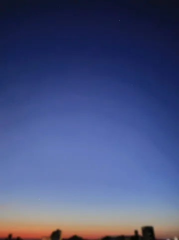 薄明の空、彩りのグラデーション