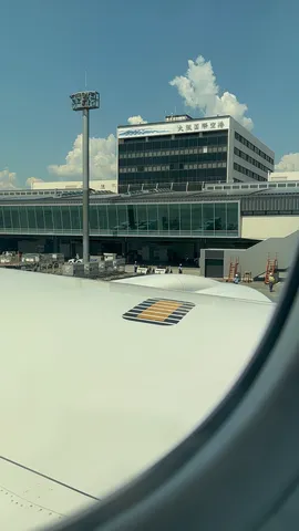 空と滑走路、日常の一コマ