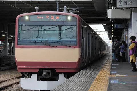 茜色の旅路、定刻の静寂